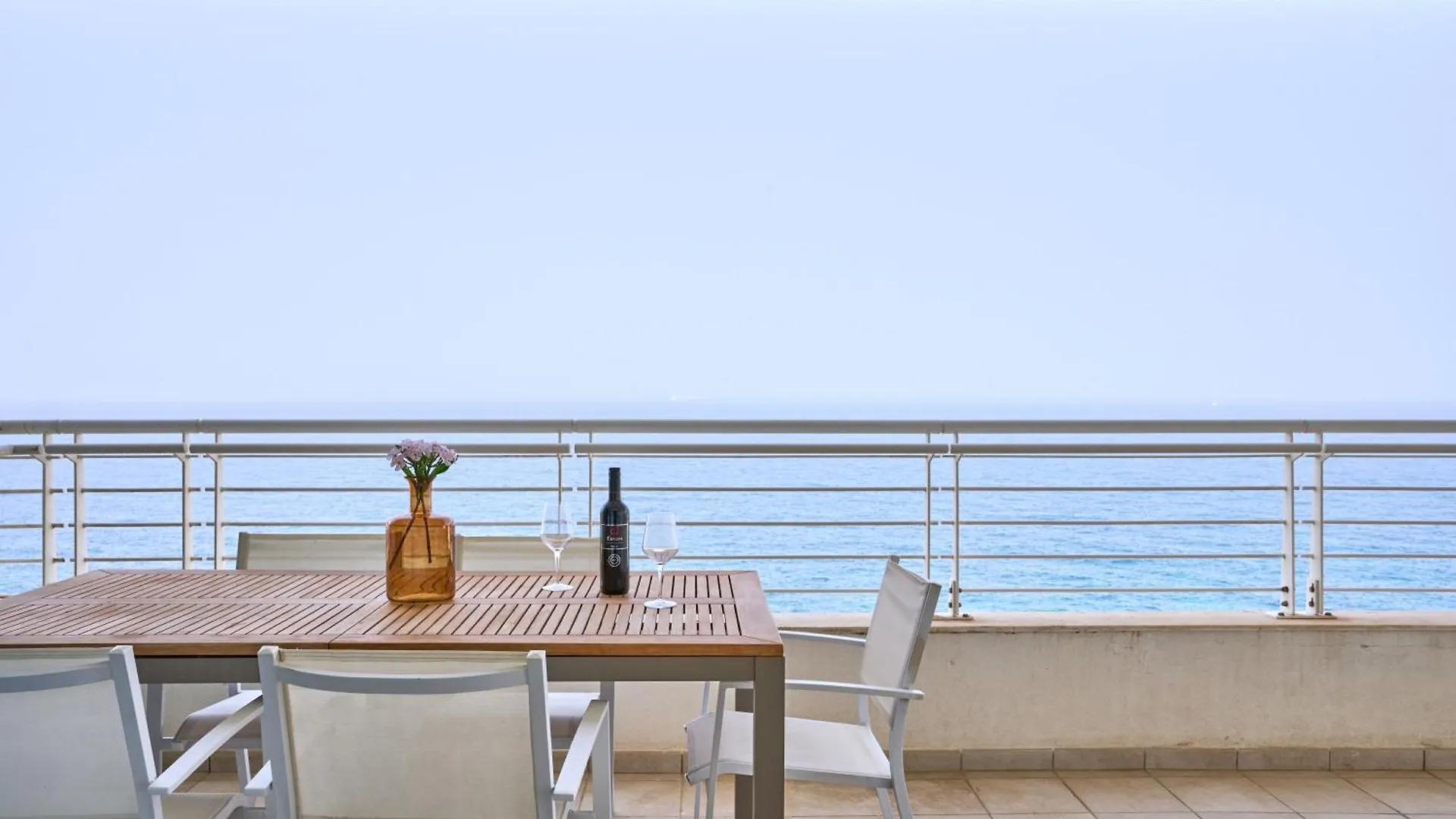 סליאמה Stunning 3-Bedroom Seaview Retreat In Fort Cambridge